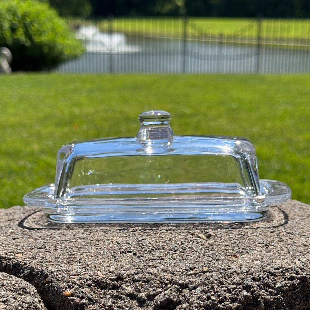 Royal Art, Clear Glass, Covered Butter Dish. Mint Condition. Used Condition. G13